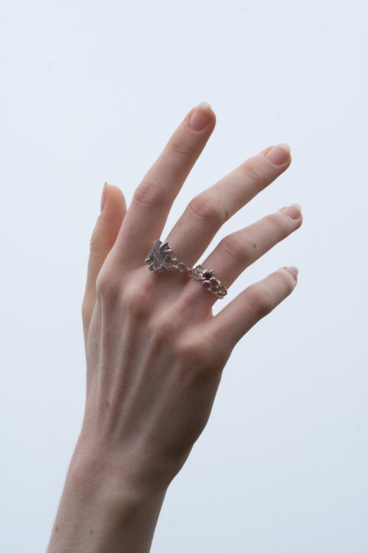 WELES | SREBRNY PIERŚCIONEK Z KWARCEM TURMALINOWYM