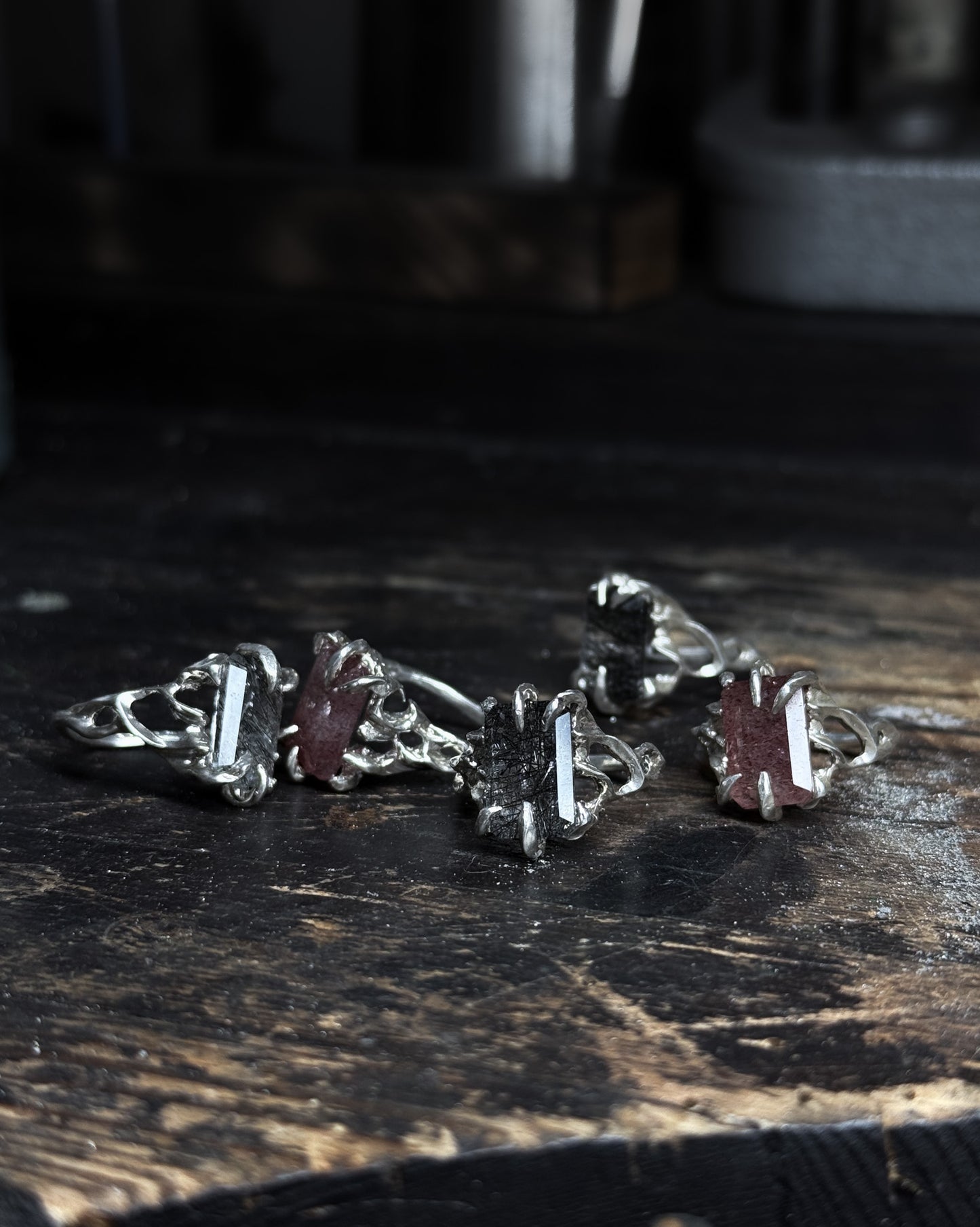 WELES | SREBRNY PIERŚCIONEK Z KWARCEM TRUSKAWKOWYM