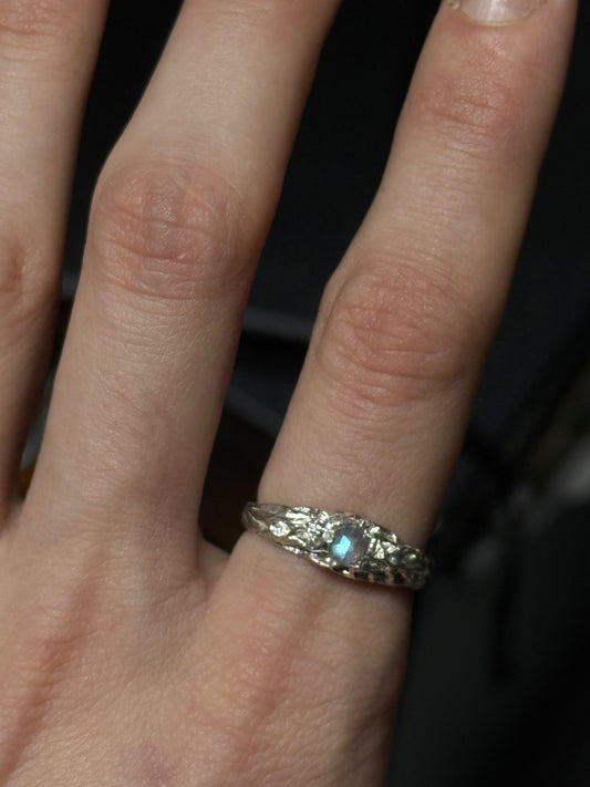 ZORZA | SREBRNY PIERŚCIONEK Z LABRADORYTEM