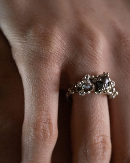 MORENA| SREBRNY PIERŚCIONEK Z FIOLETOWYMI PERŁAMI SŁODKOWODNYMI