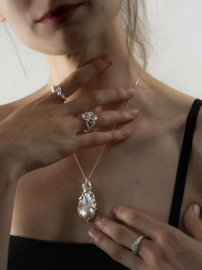 CROWN CLAWS | NECKLACE WITH NATURAL PEARL